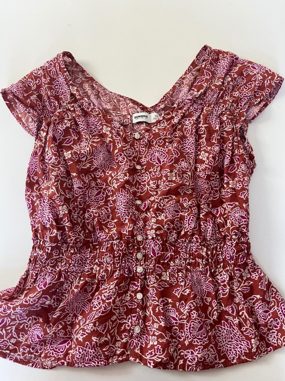 Sonoma Khols shirt XS , new condition  ! Beautiful floral pattern.